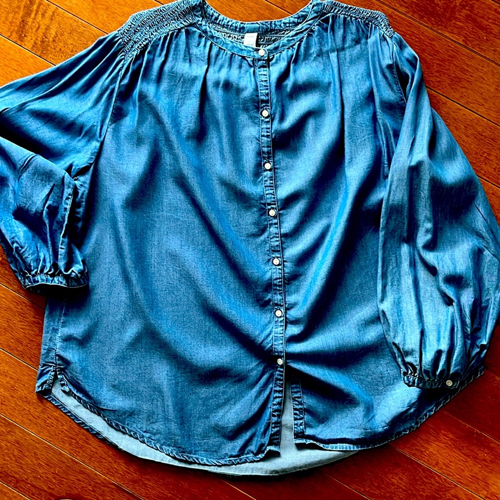 Old navy chambray smocked shirt
